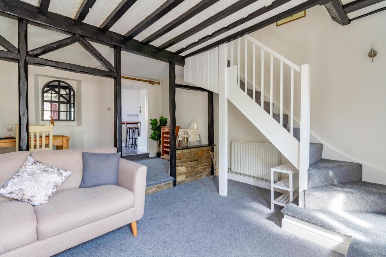 Family Friendly Cottage With Bunk Beds And Courtyard Malmesbury Exterior photo